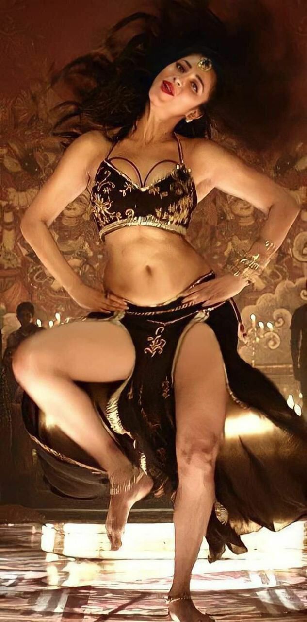 Shruti Hassan Biography, Family, Income, Bf and Social Media Accounts