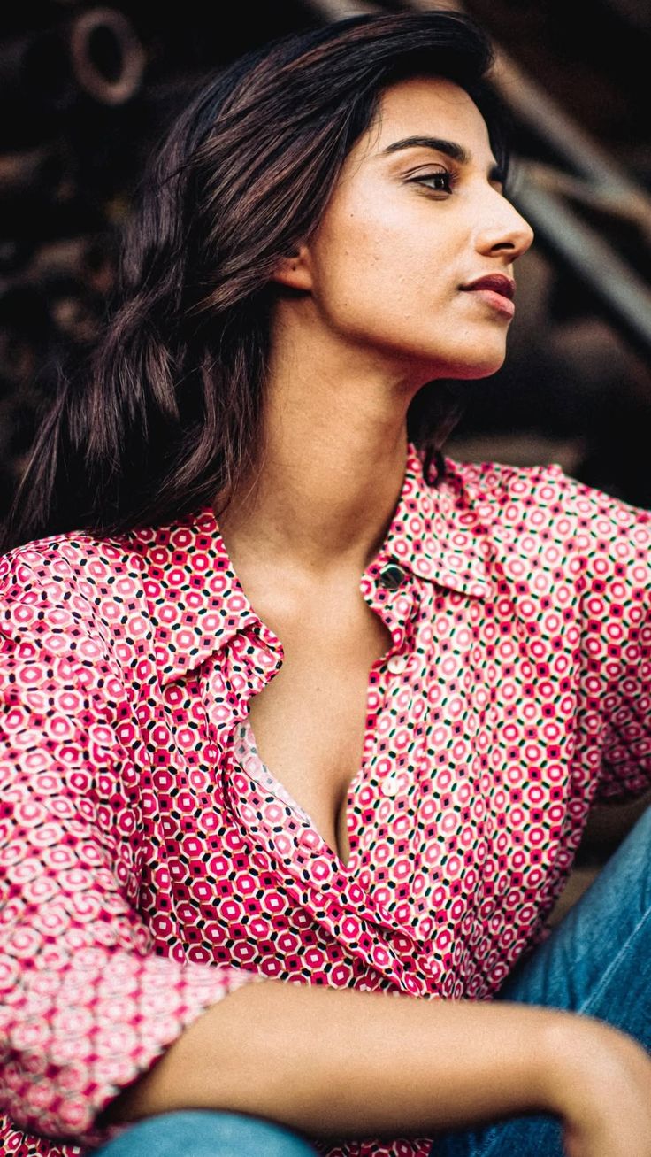 Meenakshi Chaudhary Biography, Family, Income, Bf and Social Media Accounts