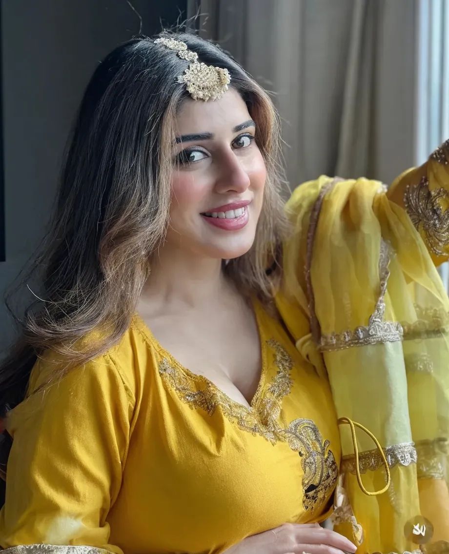 Jasmin Bajwa Biography, Family, Income, Bf and Social Media Accounts