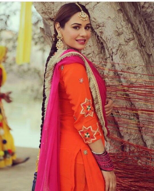 Mandy Takhar Biography, Family, Income, Bf and Social Media Accounts