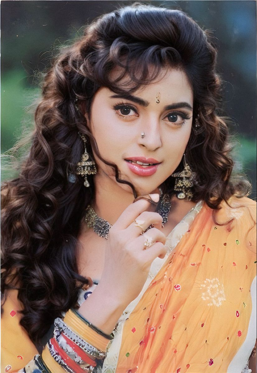 Juhi Chawla Biography, Family, Income, Bf and Social Media Accounts
