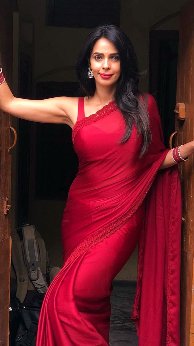 Mallika Sherawat Biography, Family, Income, Bf and Social Media Accounts