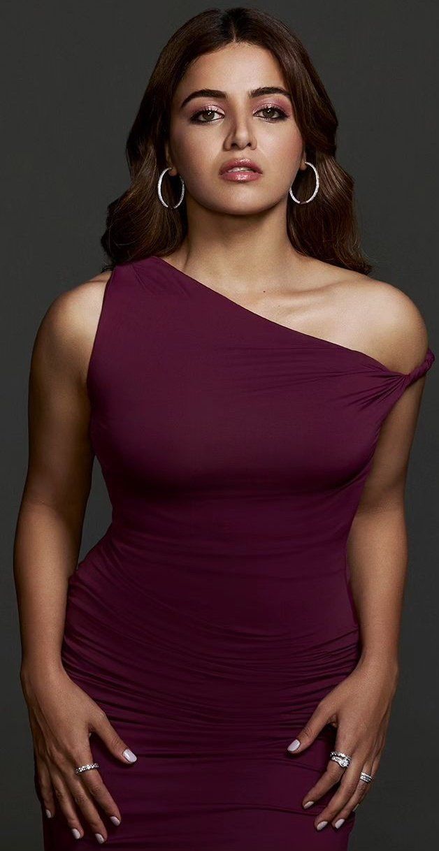 Wamiqa Gabbi Biography, Family, Income, Bf and Social Media Accounts