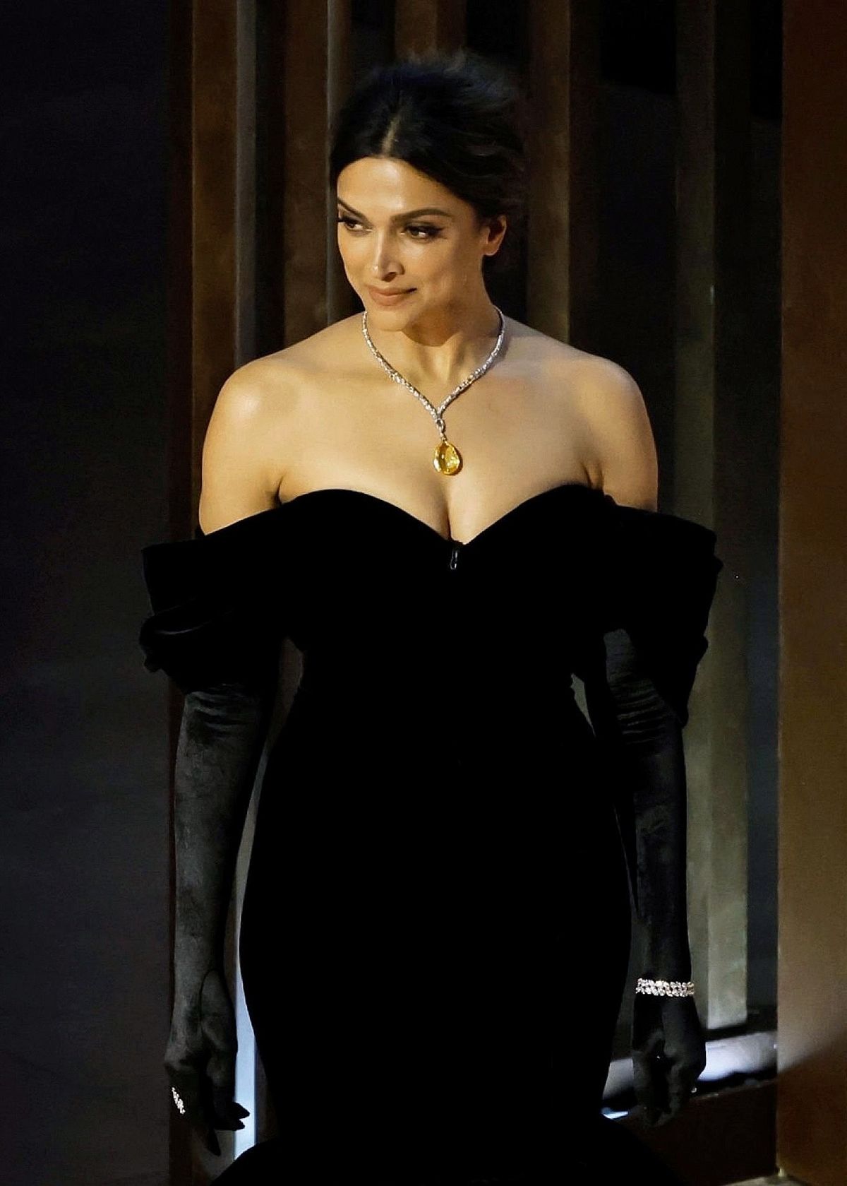 Deepika Padukone Biography, Family, Income, Bf and Social Media Accounts