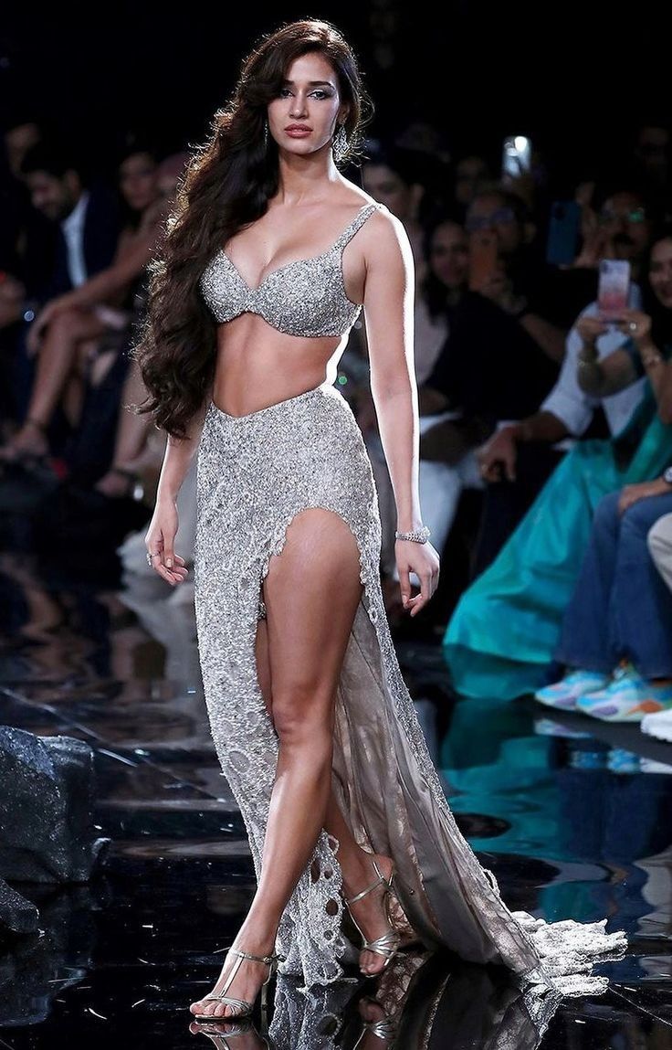 Disha Patani Biography, Family, Income, Bf and Social Media Accounts